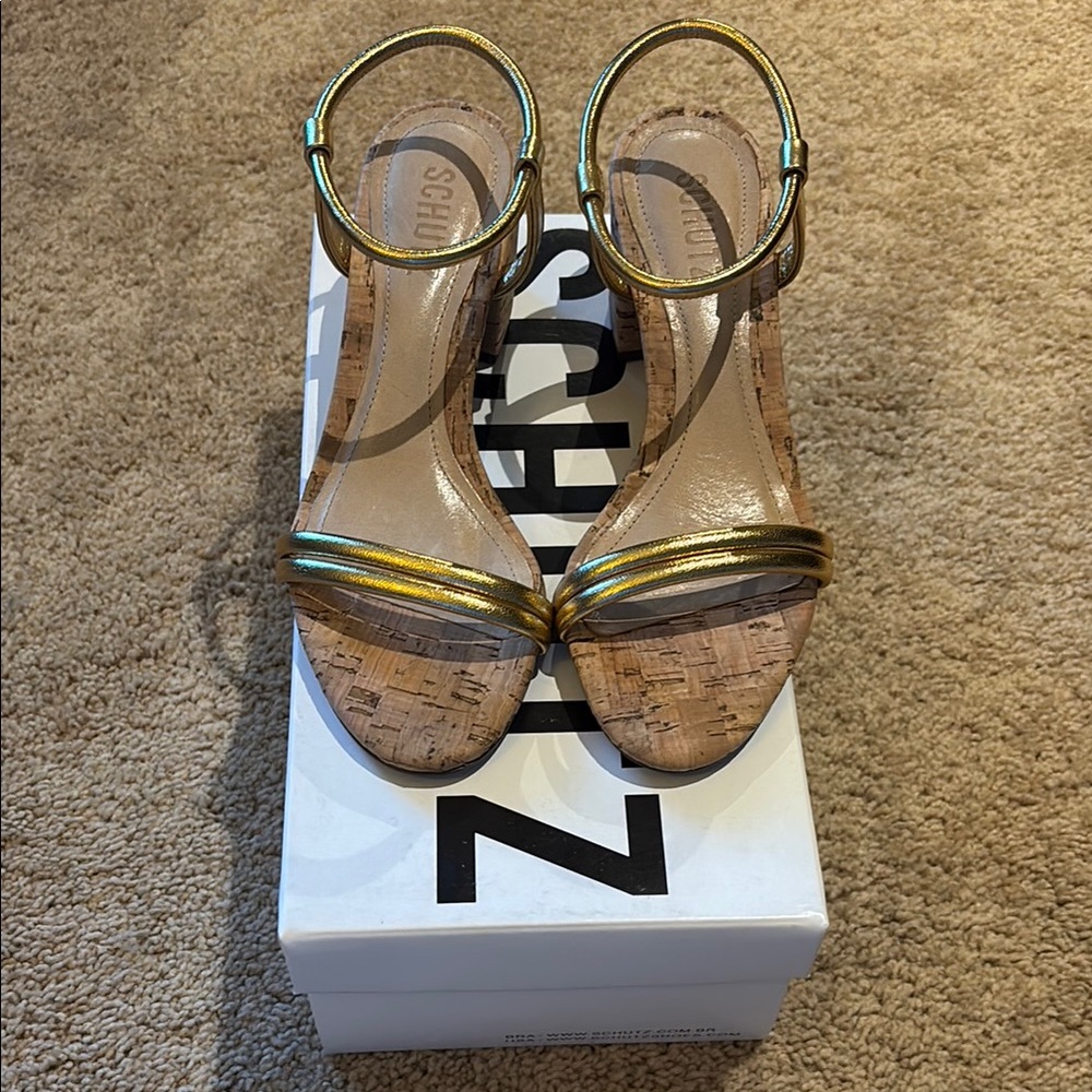 NIB New Schutz Gimenez Gold Sandal Women's Sandals Size 6